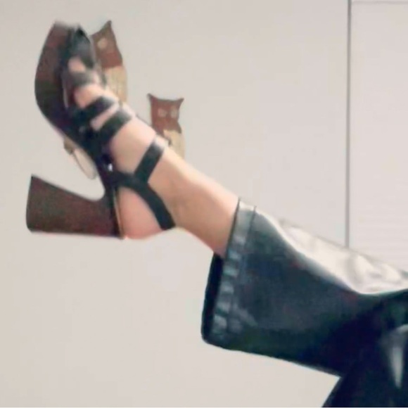 Crown Vintage Platform ‘Farlie’ Sandal - Picture 7 of 12